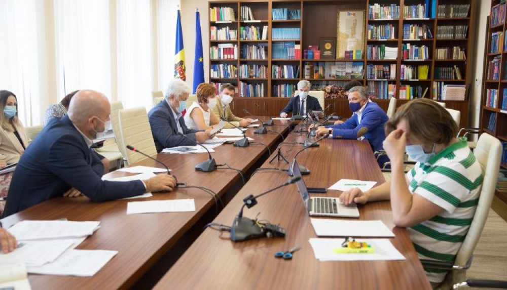 Comisia economie, buget și finanțe a aprobat raportul la proiectul de modificare a Legii privind piața produselor petroliere